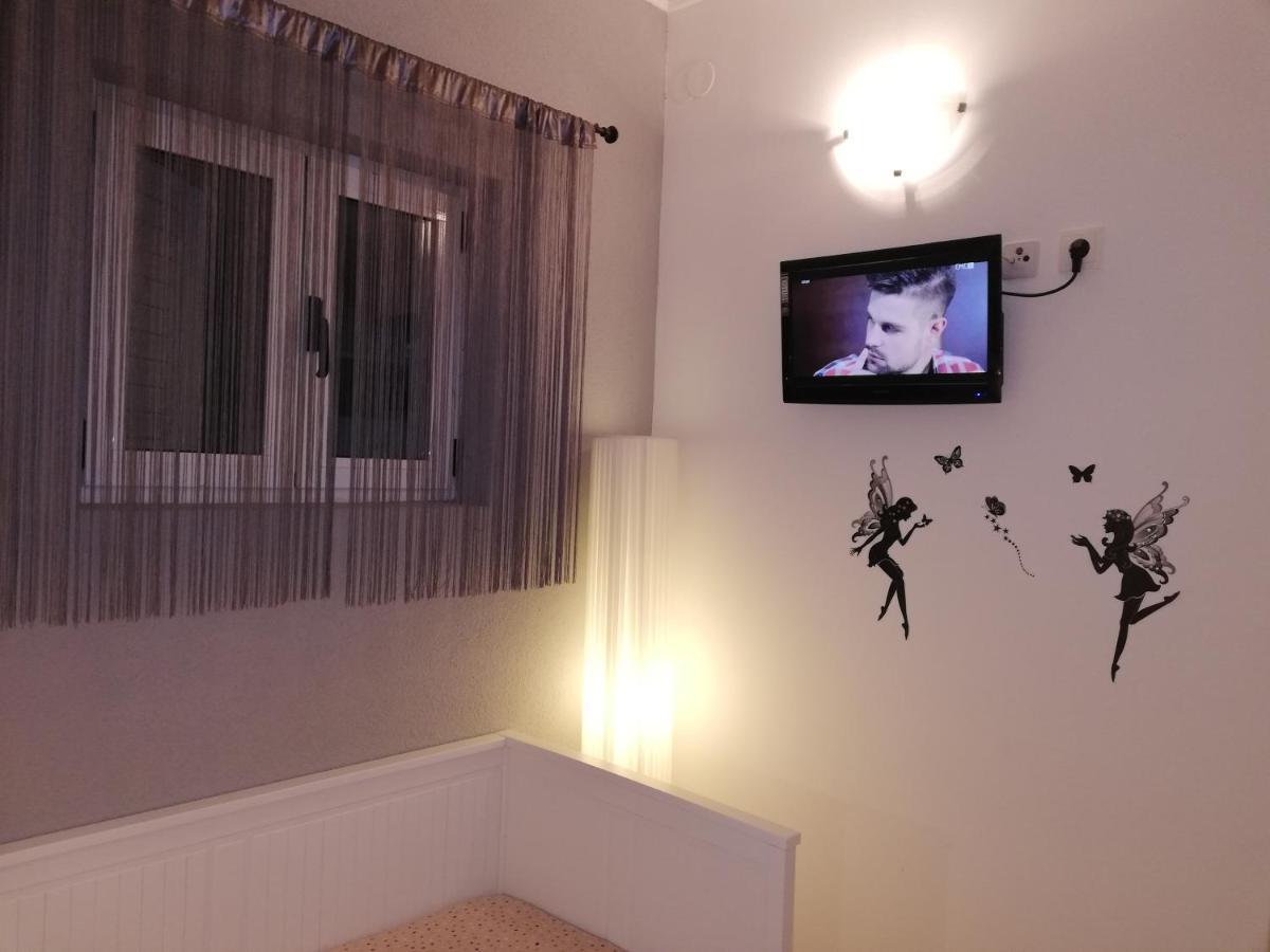 Отель Apartman Komadina Макарска Экстерьер фото