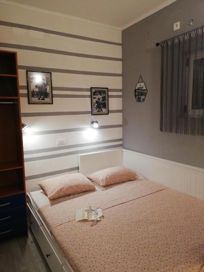Отель Apartman Komadina Макарска Экстерьер фото