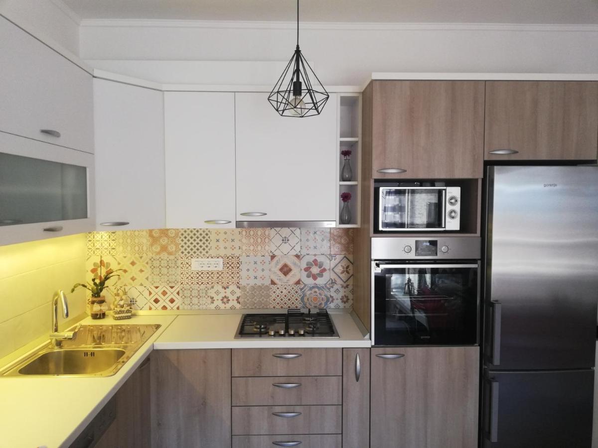 Отель Apartman Komadina Макарска Экстерьер фото