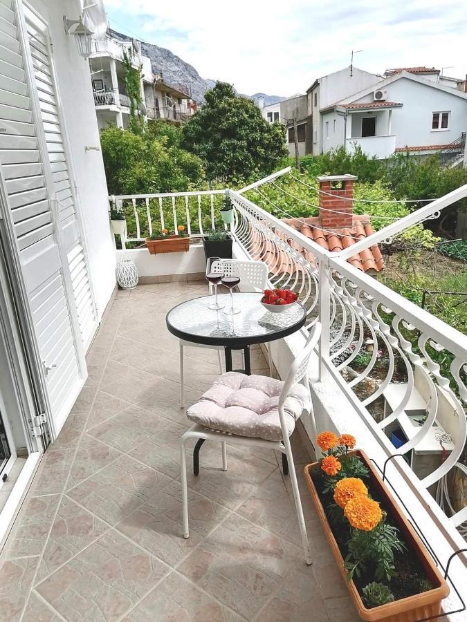 Отель Apartman Komadina Макарска Экстерьер фото