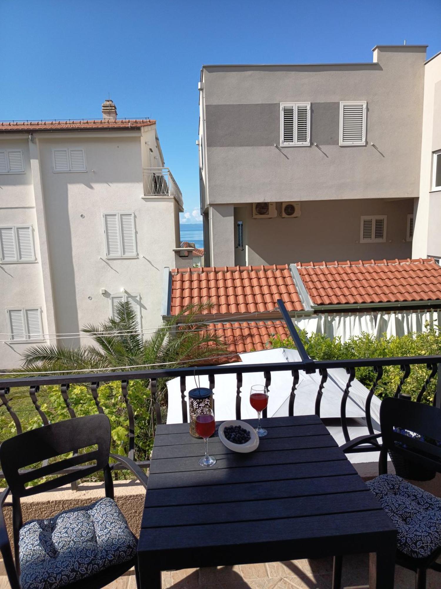 Отель Apartman Komadina Макарска Экстерьер фото
